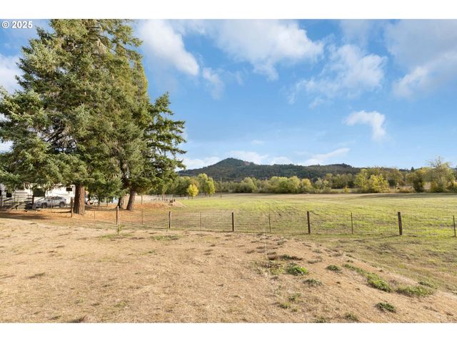 178 DOVETAIL Ln, Sutherlin, OR 97479