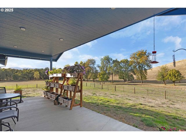 178 DOVETAIL Ln, Sutherlin, OR 97479