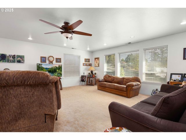 178 DOVETAIL Ln, Sutherlin, OR 97479