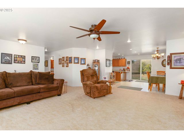 178 DOVETAIL Ln, Sutherlin, OR 97479