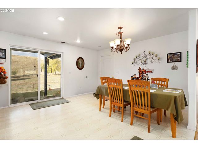 178 DOVETAIL Ln, Sutherlin, OR 97479