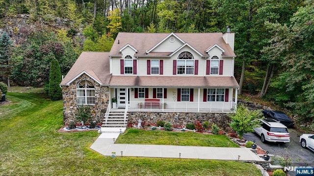 22 Cherbourg Drive, West Milford, NJ 07480