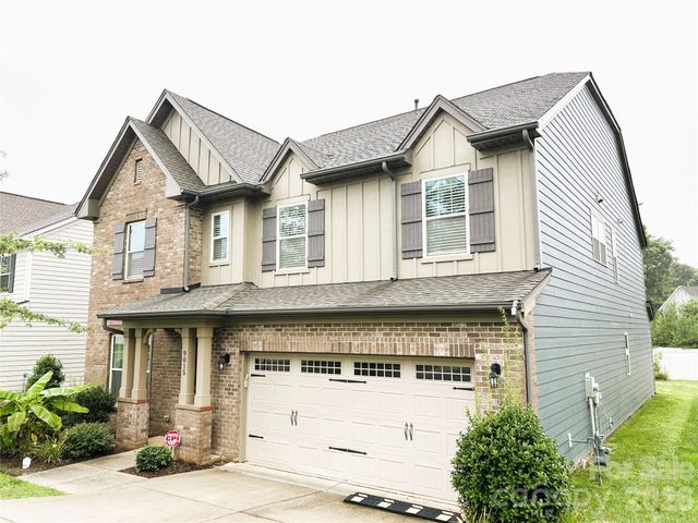 9015 Manor Oak Court, Charlotte, NC 28277