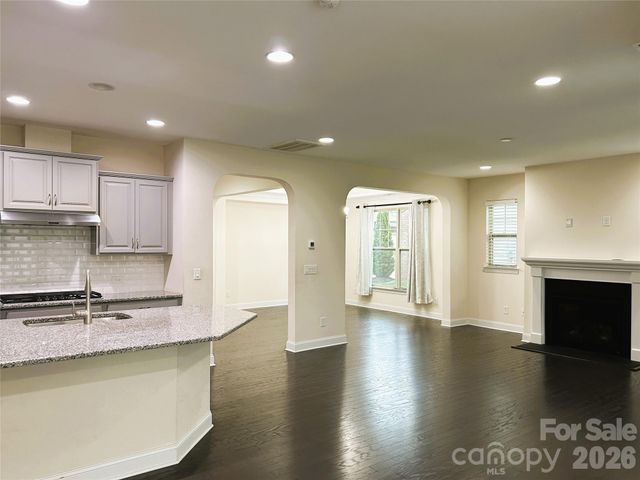 9015 Manor Oak Court, Charlotte, NC 28277