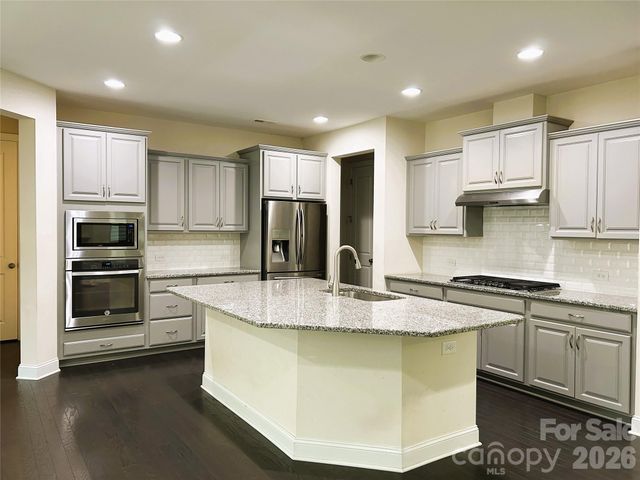 9015 Manor Oak Court, Charlotte, NC 28277