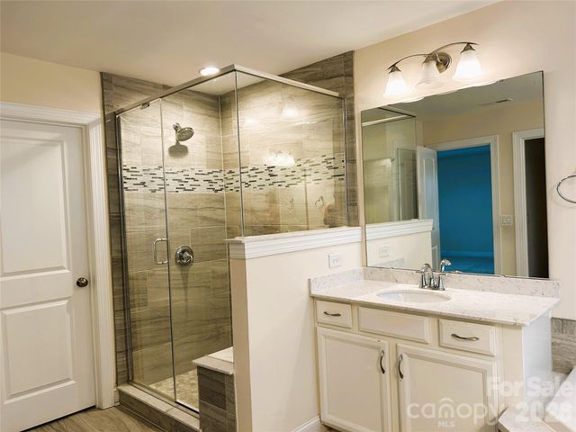 9015 Manor Oak Court, Charlotte, NC 28277
