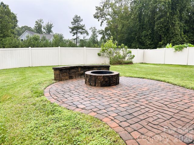 9015 Manor Oak Court, Charlotte, NC 28277