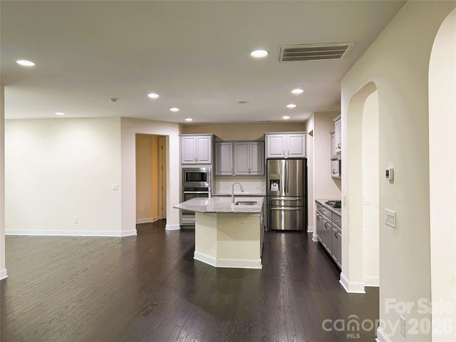 9015 Manor Oak Court, Charlotte, NC 28277