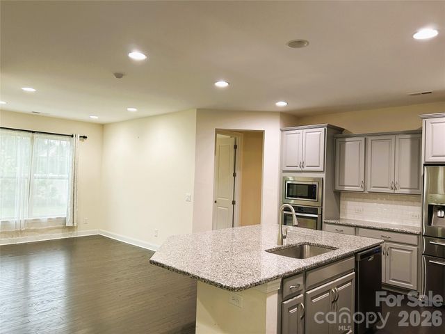 9015 Manor Oak Court, Charlotte, NC 28277