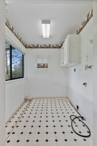 1245 Valley View Drive, Medford, OR 97504