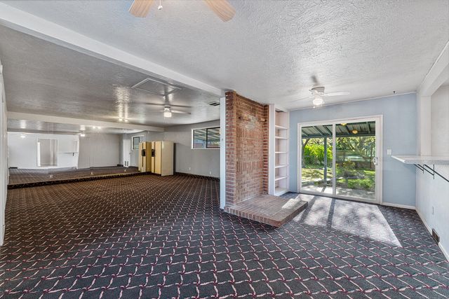 1245 Valley View Drive, Medford, OR 97504