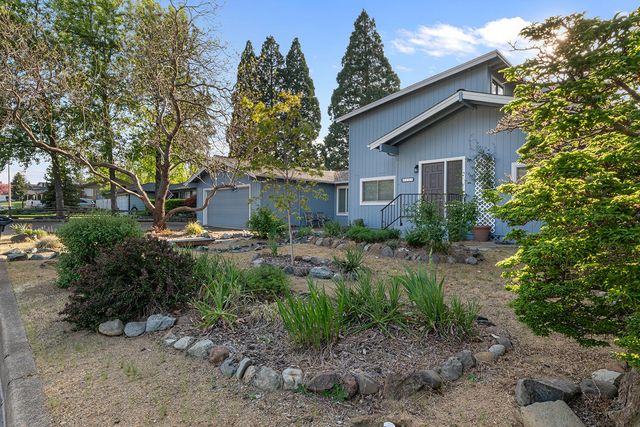1245 Valley View Drive, Medford, OR 97504