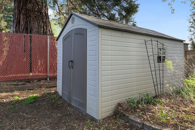 1245 Valley View Drive, Medford, OR 97504