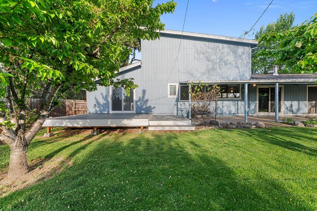 1245 Valley View Drive, Medford, OR 97504