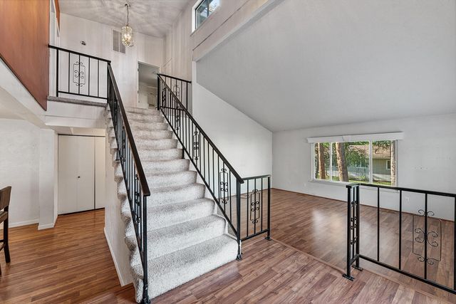 1245 Valley View Drive, Medford, OR 97504