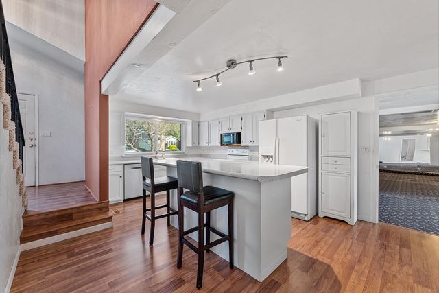 1245 Valley View Drive, Medford, OR 97504