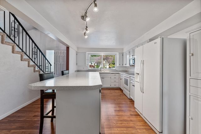 1245 Valley View Drive, Medford, OR 97504