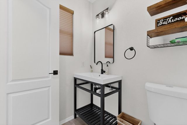 6048 Park Hill Avenue NW, Albuquerque, NM 87114