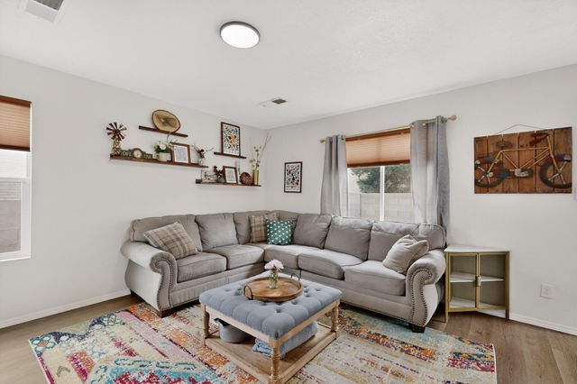 6048 Park Hill Avenue NW, Albuquerque, NM 87114