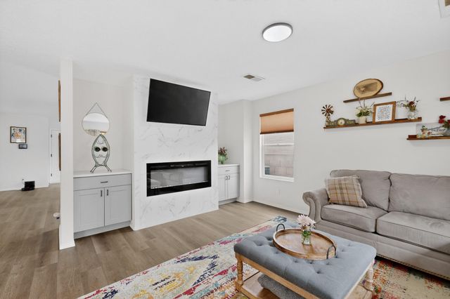 6048 Park Hill Avenue NW, Albuquerque, NM 87114