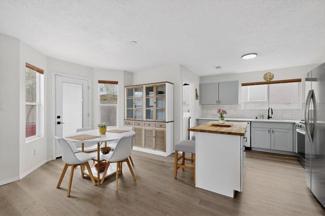 6048 Park Hill Avenue NW, Albuquerque, NM 87114