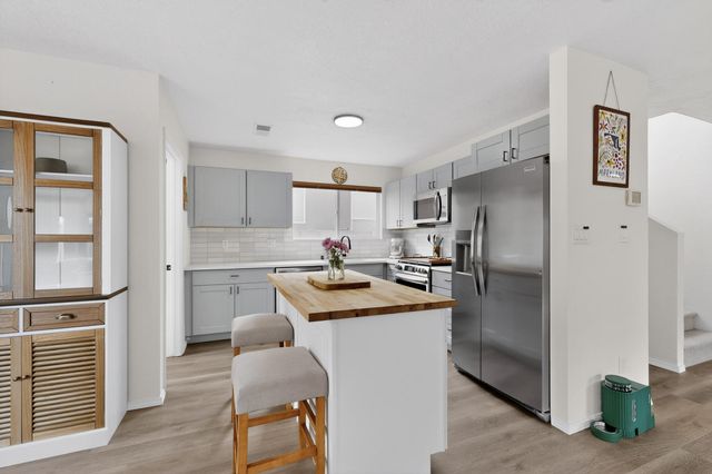 6048 Park Hill Avenue NW, Albuquerque, NM 87114