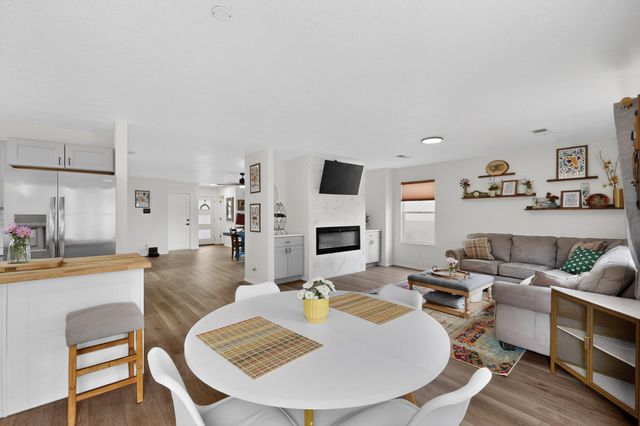 6048 Park Hill Avenue NW, Albuquerque, NM 87114
