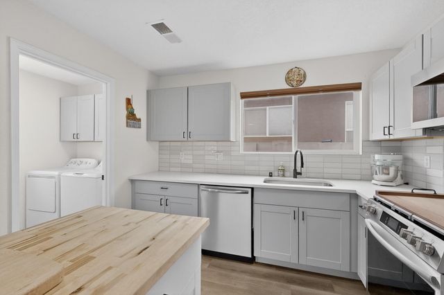 6048 Park Hill Avenue NW, Albuquerque, NM 87114