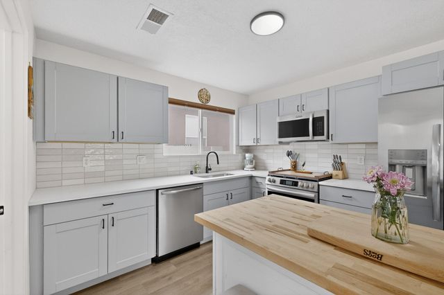 6048 Park Hill Avenue NW, Albuquerque, NM 87114