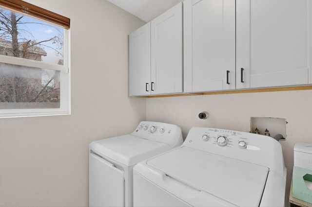 6048 Park Hill Avenue NW, Albuquerque, NM 87114