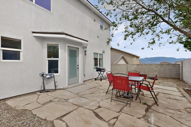 6048 Park Hill Avenue NW, Albuquerque, NM 87114
