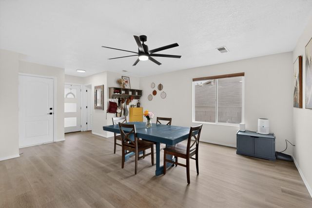 6048 Park Hill Avenue NW, Albuquerque, NM 87114