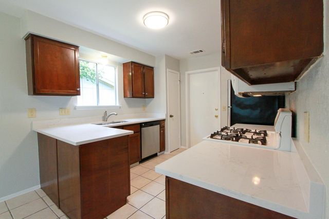 7900 Whitsun DR, Austin, TX 78749