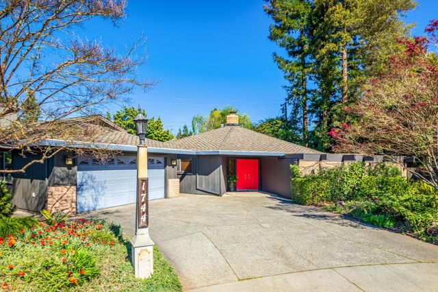 1744 Danielson Ct, Carmichael, CA 95608