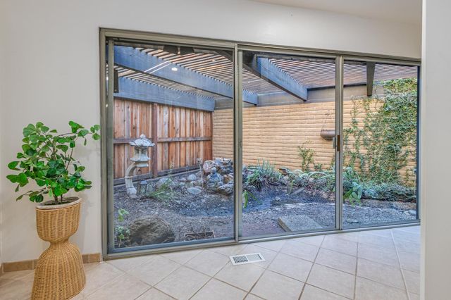 1744 Danielson Ct, Carmichael, CA 95608