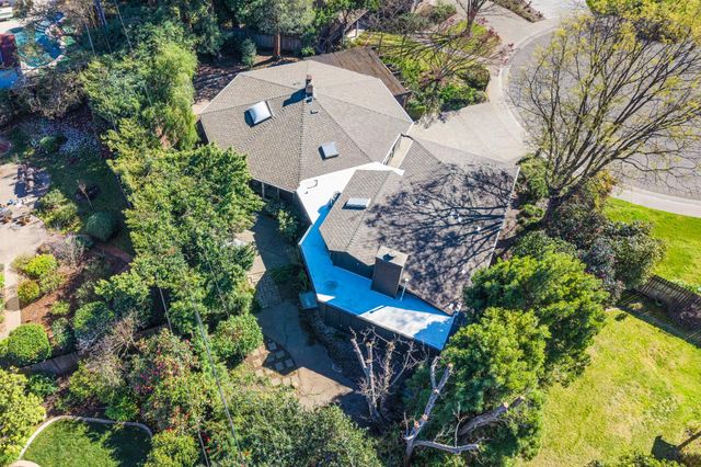 1744 Danielson Ct, Carmichael, CA 95608