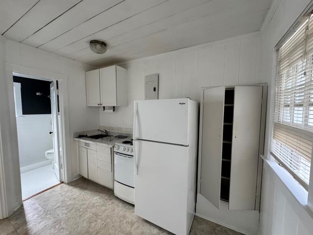 200 Park Avenue 2, Lake Park, FL 33403