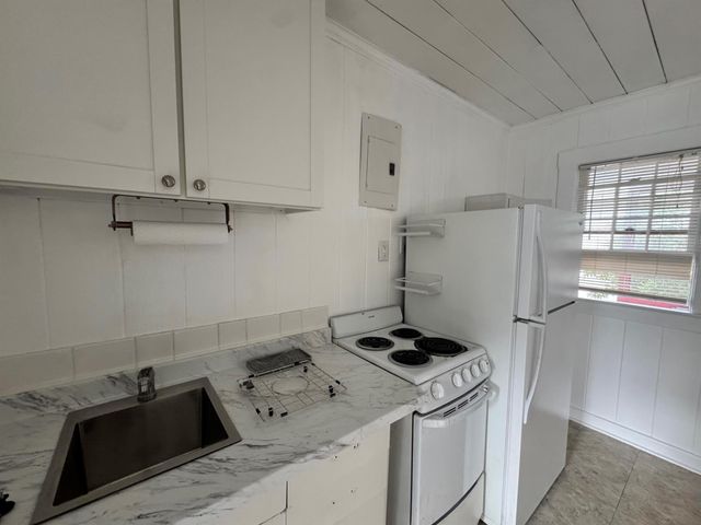 200 Park Avenue 2, Lake Park, FL 33403