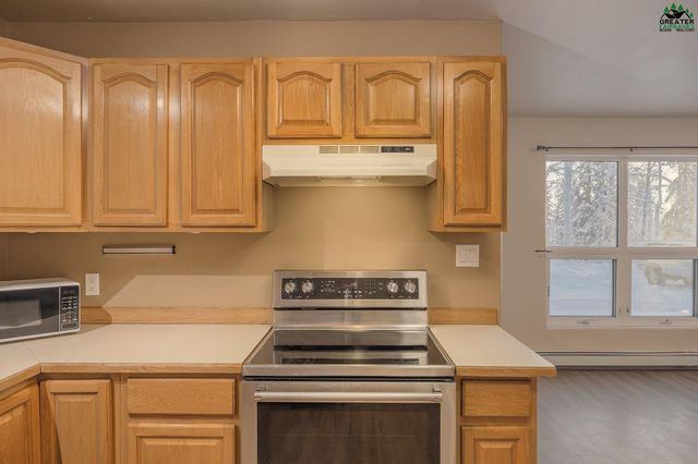 700 WAYNE WILLIAMS LANE, Fairbanks, AK 99712