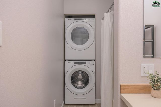 700 WAYNE WILLIAMS LANE, Fairbanks, AK 99712