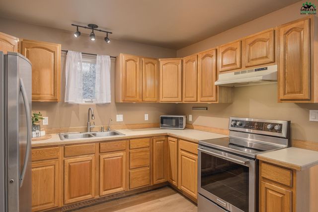 700 WAYNE WILLIAMS LANE, Fairbanks, AK 99712