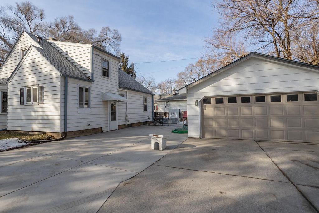 W229S8600 Big Bend DRIVE, Big Bend, WI 53103