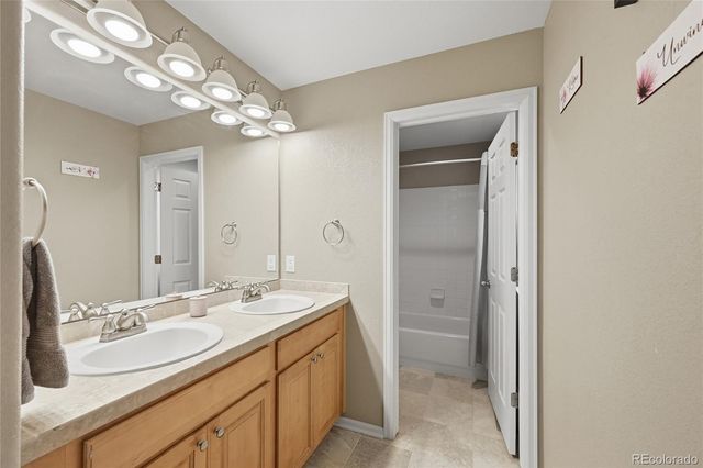 23918 E Alamo Place, Aurora, CO 80016