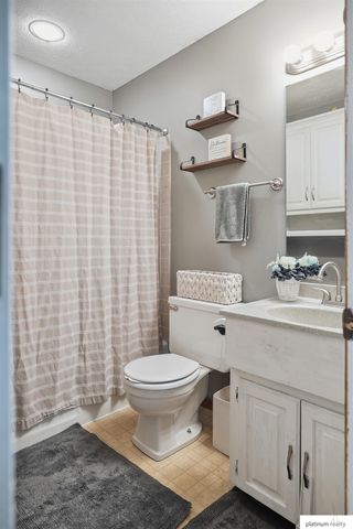 809 Sherman Street, Papillion, NE 68046