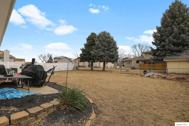 809 Sherman Street, Papillion, NE 68046