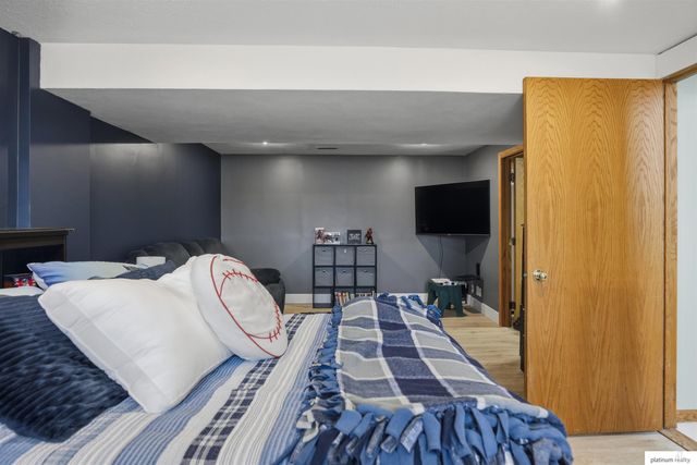 809 Sherman Street, Papillion, NE 68046