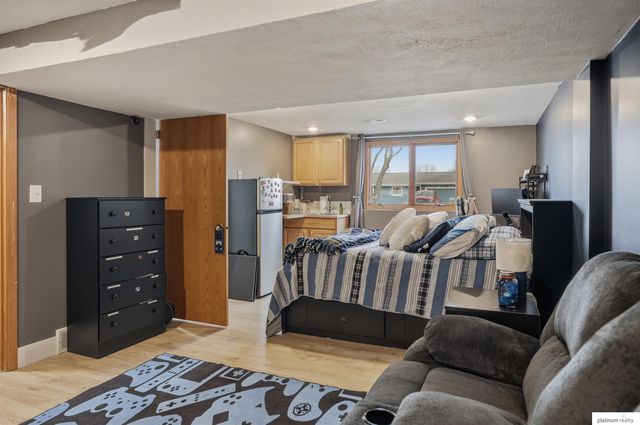 809 Sherman Street, Papillion, NE 68046