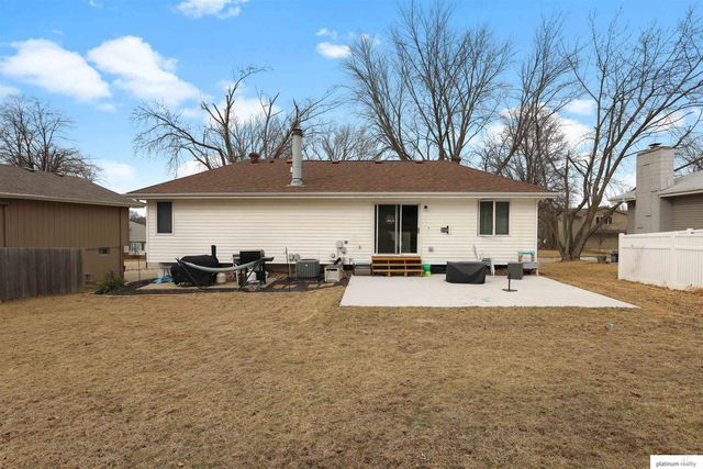809 Sherman Street, Papillion, NE 68046