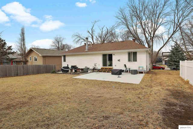 809 Sherman Street, Papillion, NE 68046