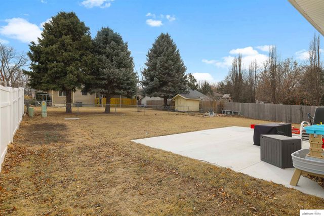 809 Sherman Street, Papillion, NE 68046